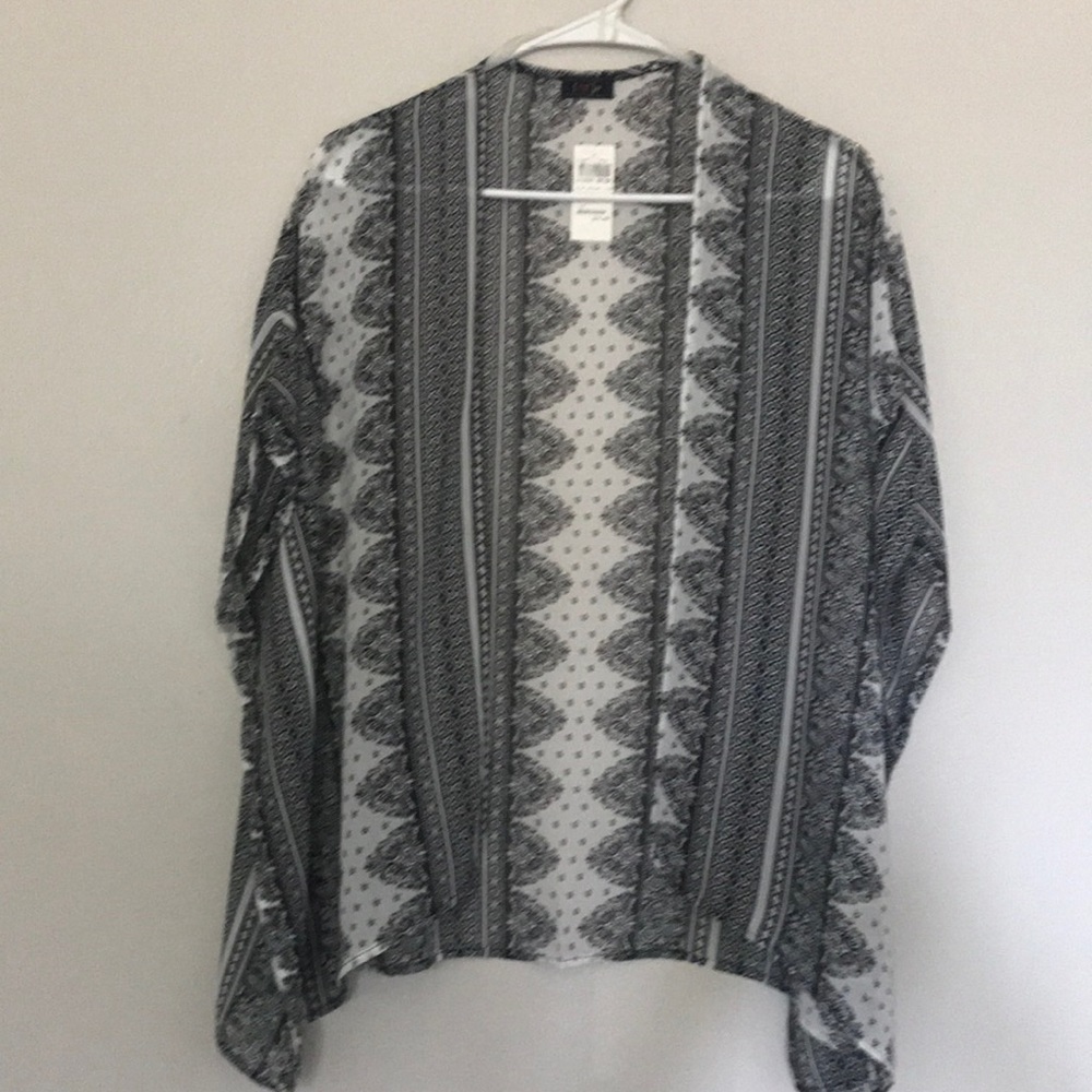 Black and white print top